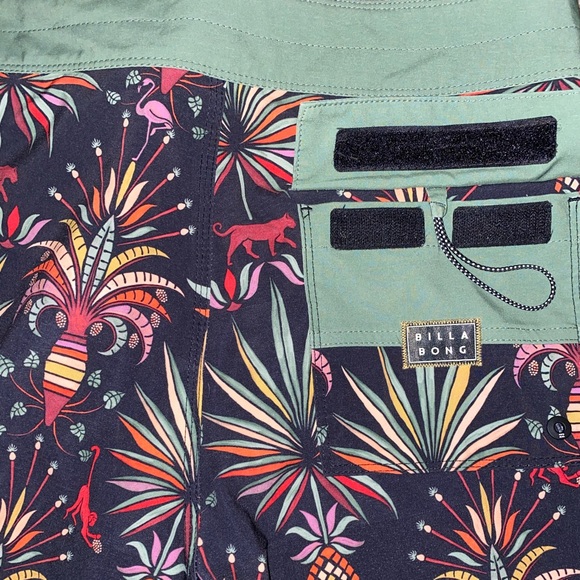 Billabong Board Shorts ๐ฅHOST PICK๐ฅ - Picture 6 of 6